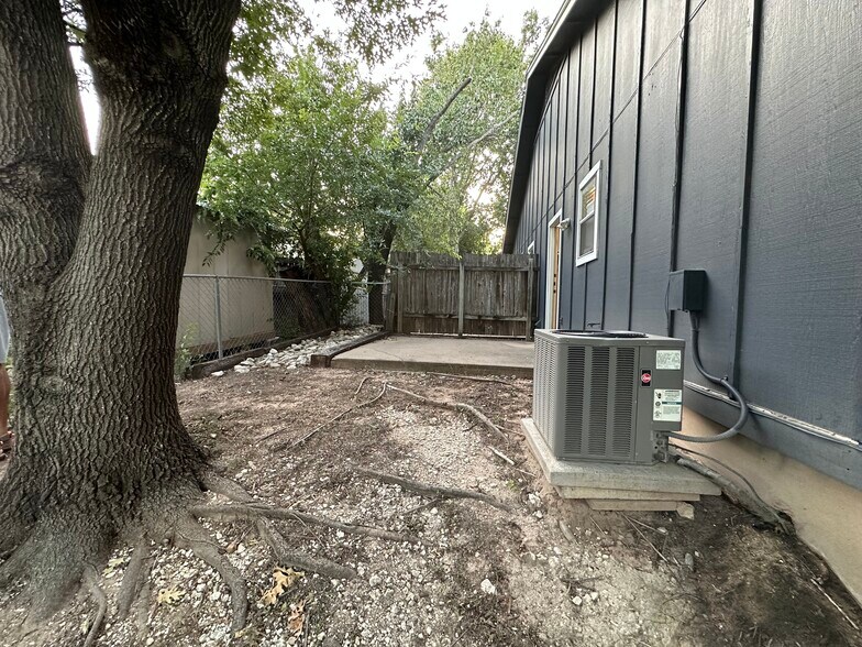 Building Photo - 1815 Gracy Farms Ln