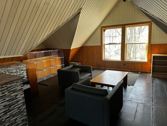 Building Photo - 3 bd, 1 ba house just north of downtown, w...