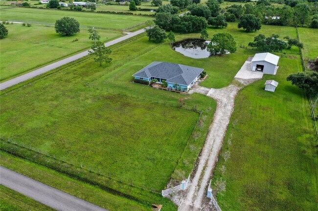 Building Photo - farm home