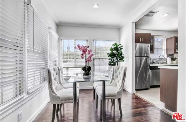 Building Photo - 1335 S Roxbury Dr