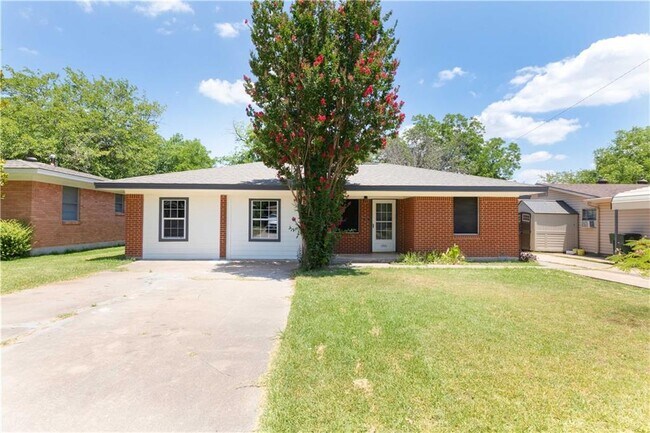 Building Photo - 1903 S 19th St