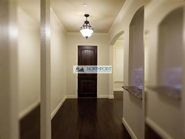 Building Photo - 3701 Post Oak Trail