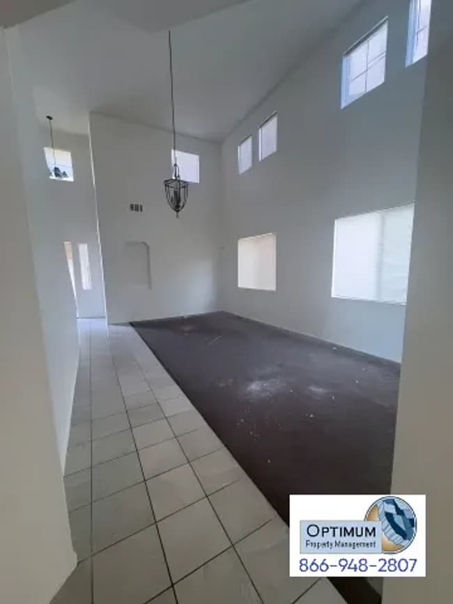 Building Photo - Beautiful 4-bedroom, 3-bathroom two-story home located in a desirable HOA community