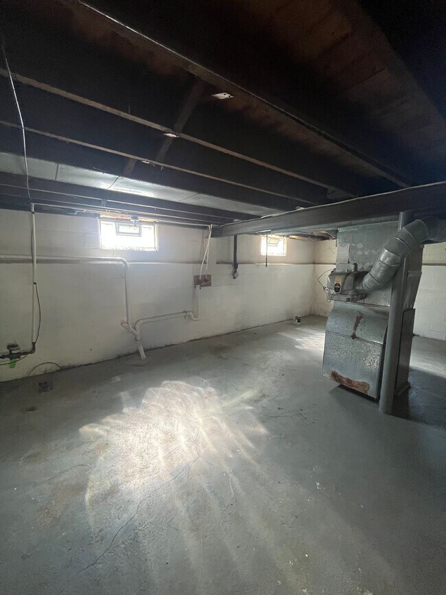Building Photo - 3 Bed Single Family Home Available - Close to Rochester General