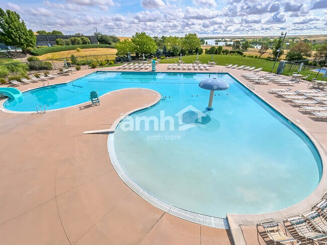 Building Photo - 6620 S Newbern St