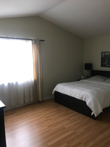 Building Photo - 15026 Liberty Ln