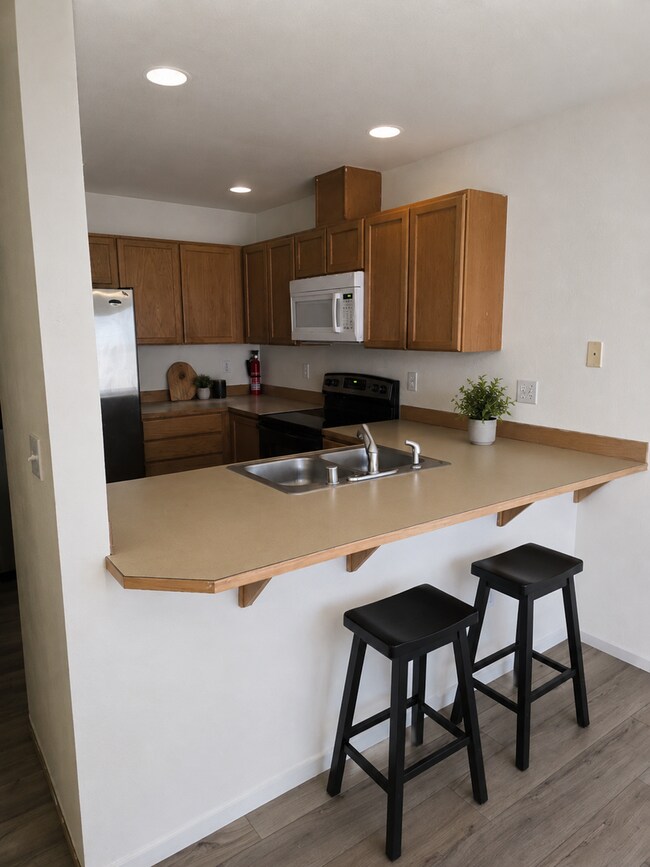 Building Photo - 3 bedroom 2.5 bath Lake Stevens town house
