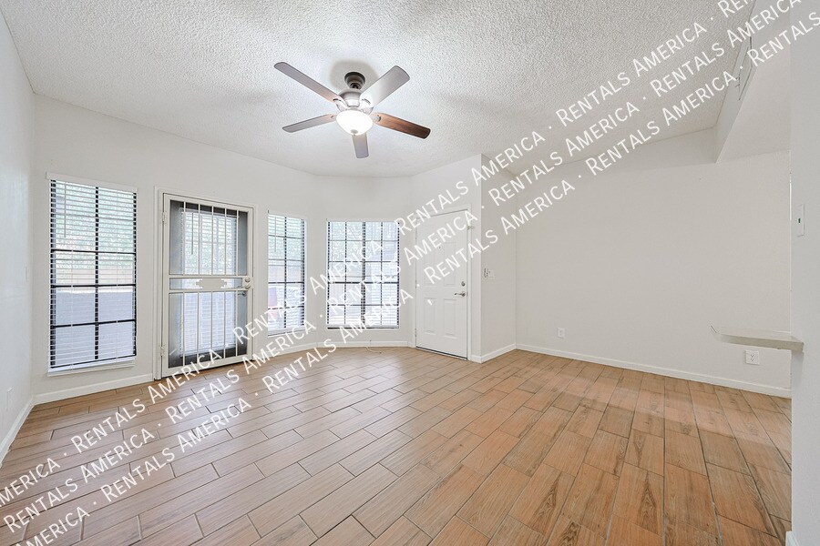 Building Photo - 8888 N 47th Ave