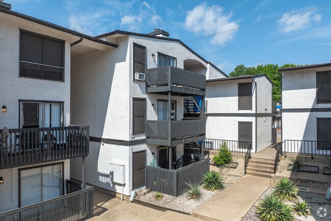 Building Photo - The Ayva at Oaklawn