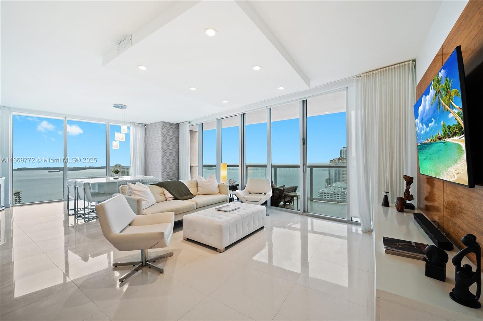 Building Photo - 495 Brickell Ave