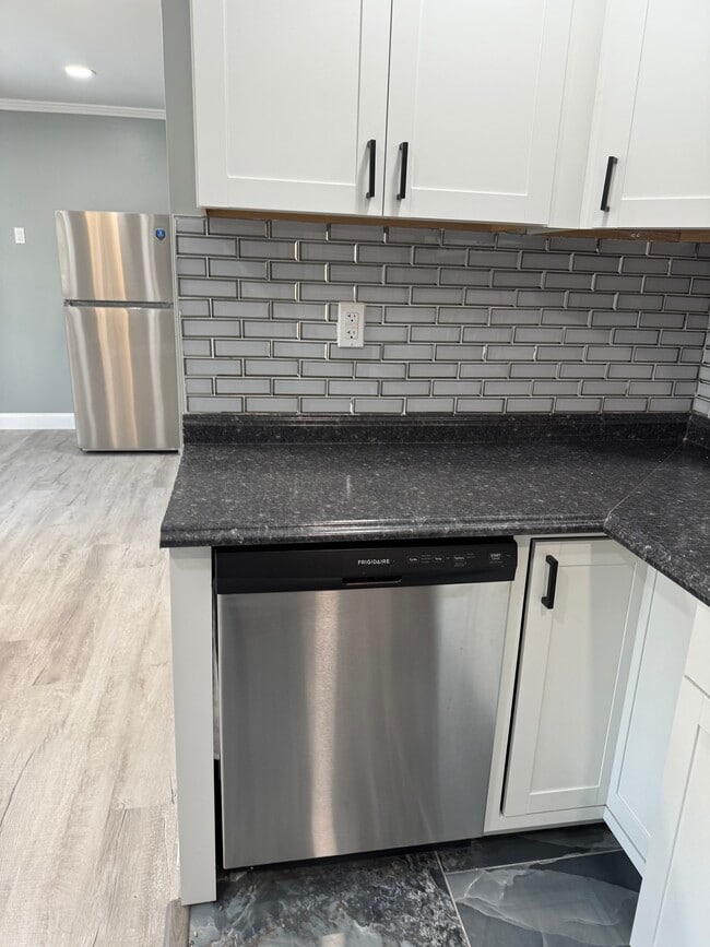 Building Photo - 661 Mt Lucas Rd