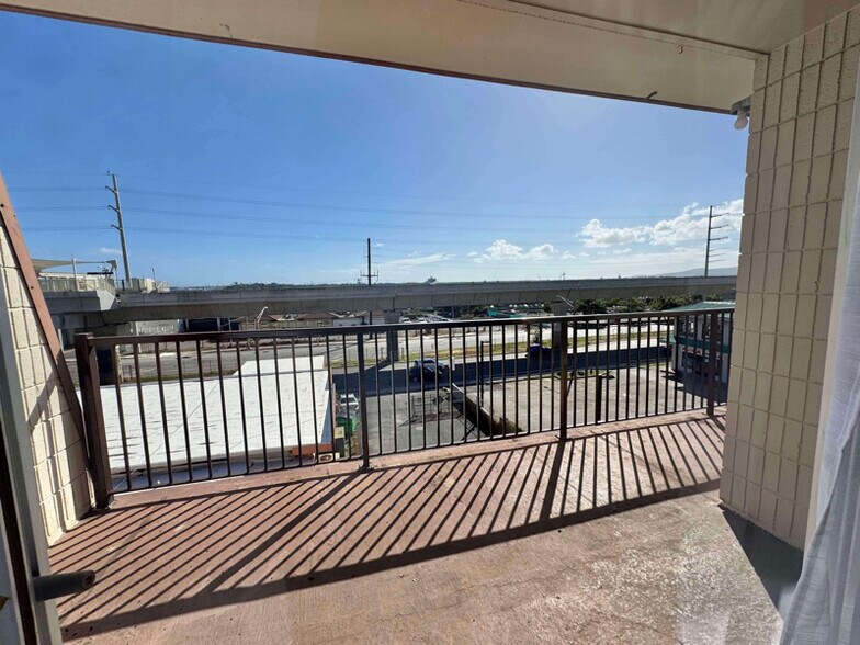Building Photo - 98-729-729 Moanalua Loop