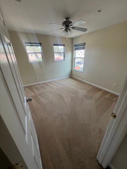 Building Photo - 1848 Blowers Dr