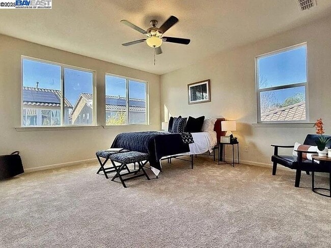 Building Photo - 3017 Roslyn Dr