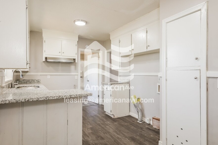 Building Photo - 2556 Paden St