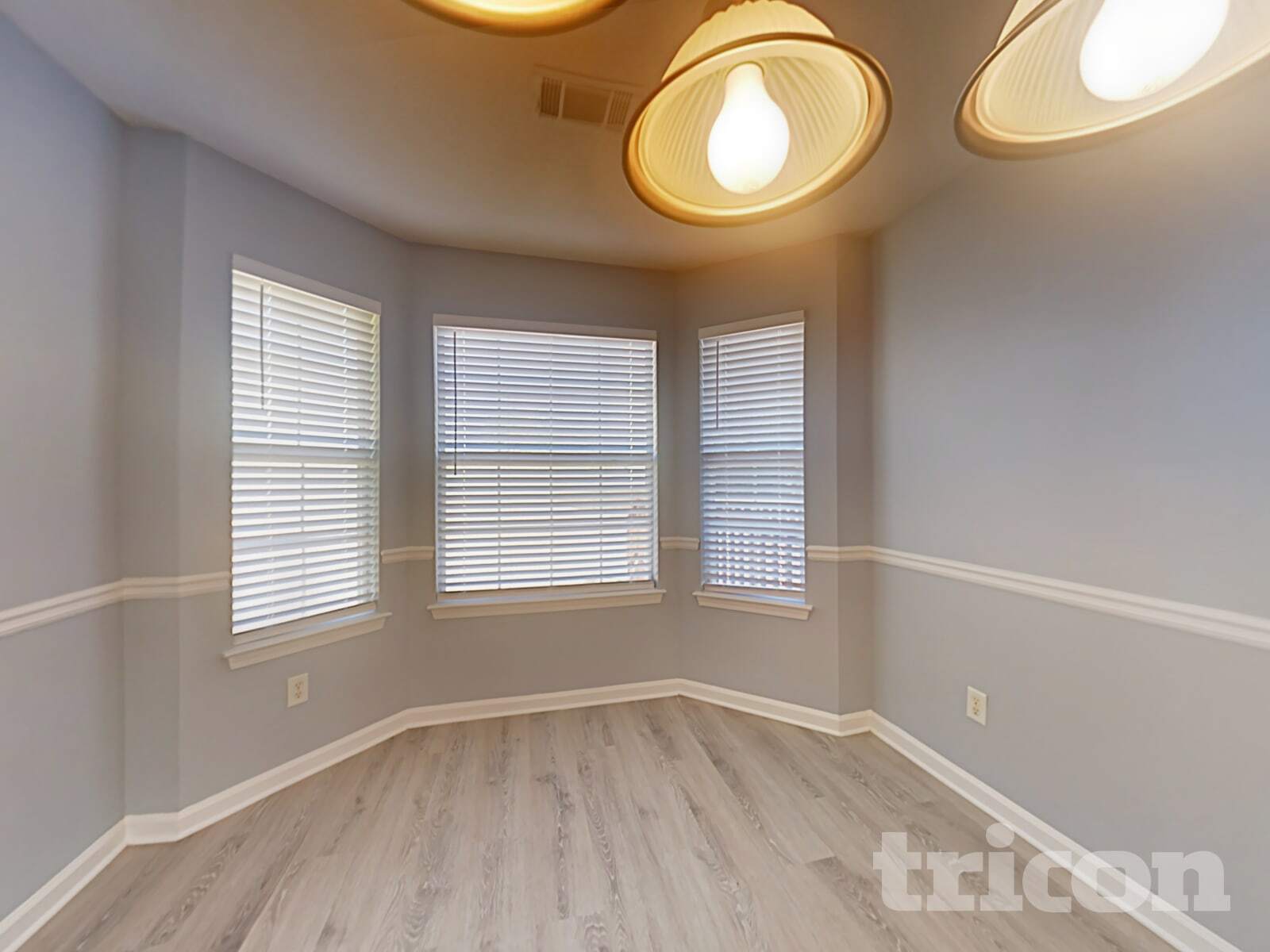 Building Photo - 1100 Village Oaks