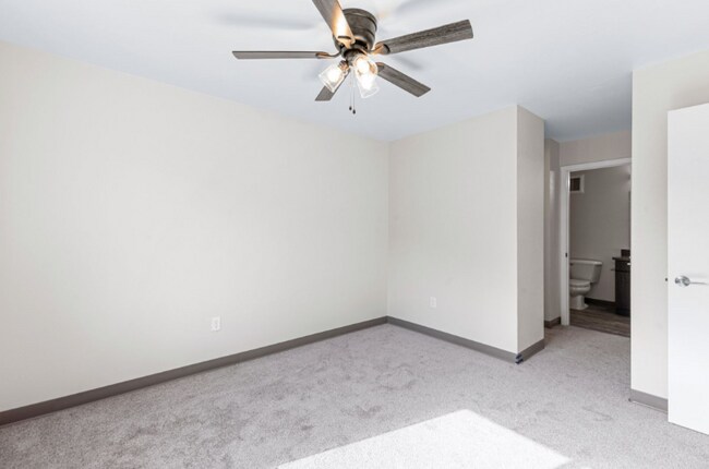 Building Photo - 352 Deschane Ave