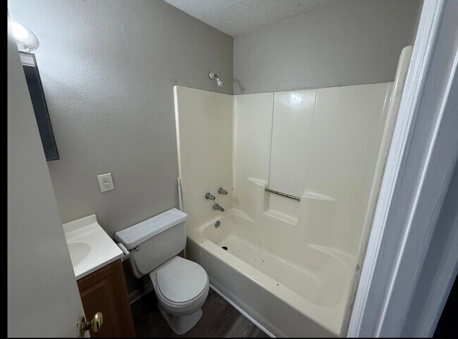 Building Photo - 318 Station Crossing Dr