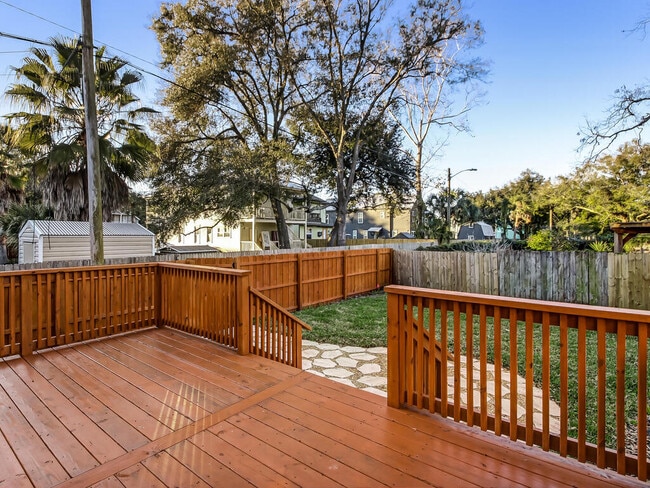 Building Photo - 419 E 3rd St