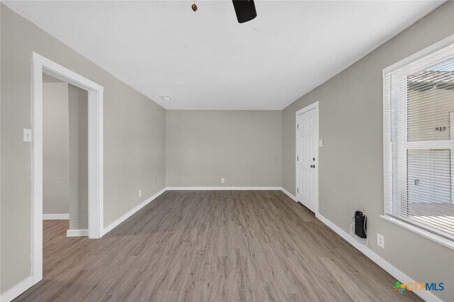 Building Photo - 921 Stetson Ave