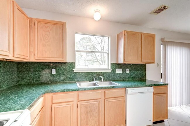 Building Photo - 12654 Pine Bush Dr