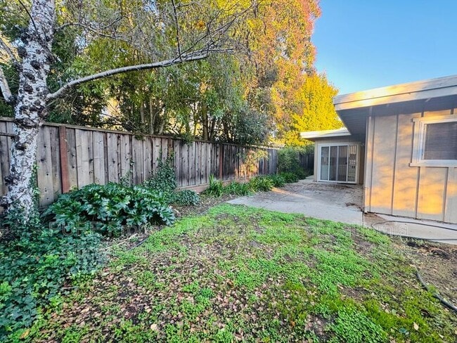 Building Photo - 115 Western Ct