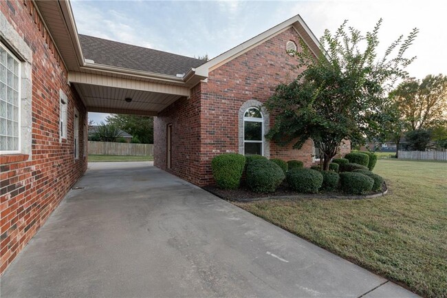 Building Photo - 6500 Riley Park Dr