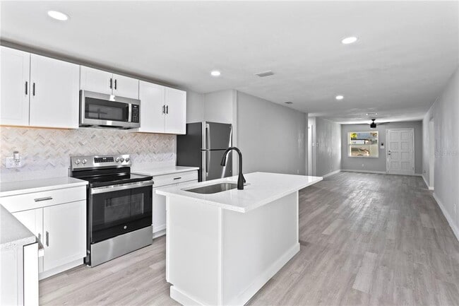 Building Photo - 615 W Virginia Ave