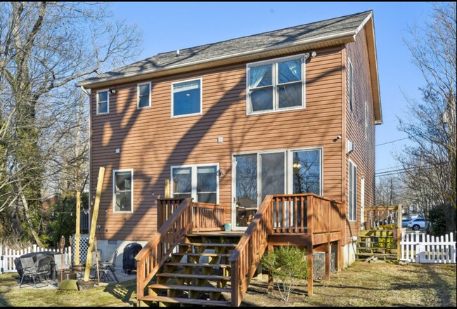 Building Photo - 4922 Lerch Dr