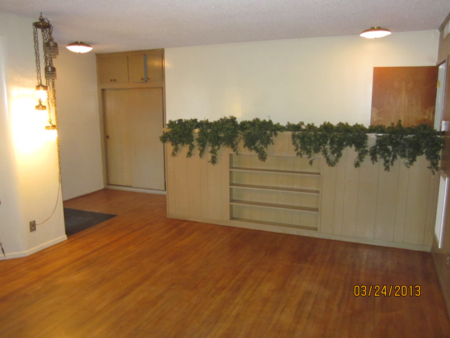 Building Photo - 531 S Flower St