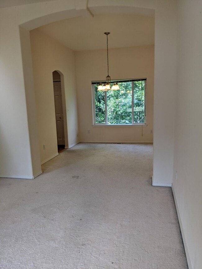 Building Photo - Woodinville Duvall Road. 4 bed. +den. 2.5 ...