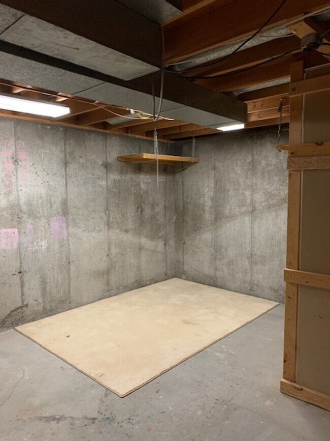 Building Photo - Beautiful 4 Bedroom Quad Level Located in Buffalo Ridge!!!!