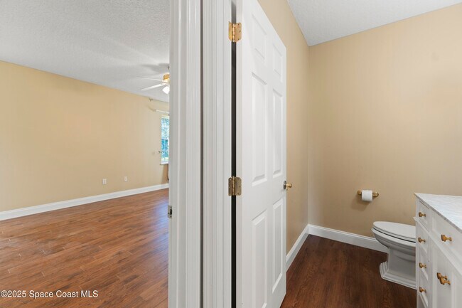 Building Photo - 500 Hidden Hollow Dr