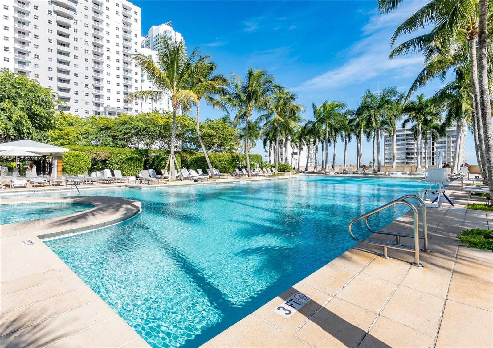 Building Photo - 1425 Brickell Ave
