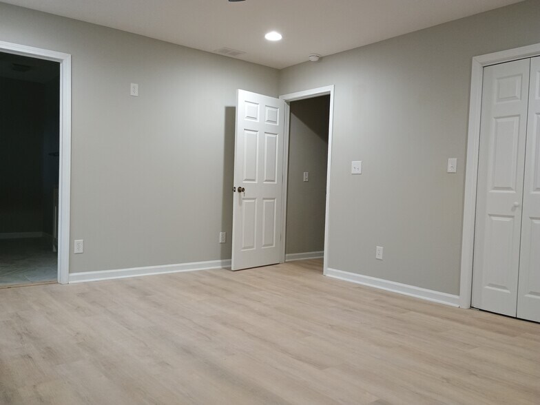 Master bedroom - 1618 N Rural St