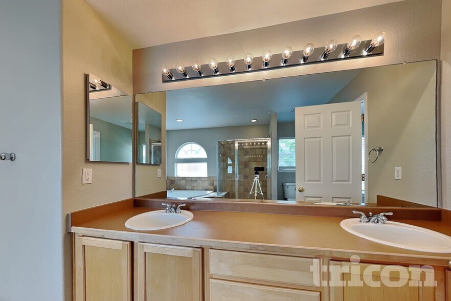 Building Photo - 4836 Ireland Ct