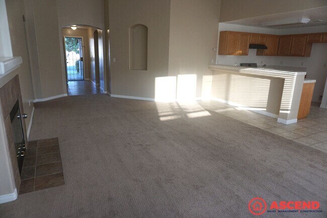 Building Photo - Beautiful Home Near Centennial Highschool!