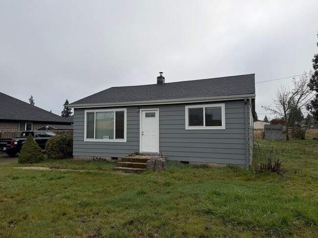 Building Photo - Updated 3 bedroom, 1 bath house in Creswell!