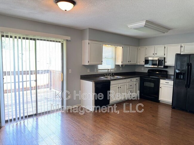 Building Photo - 1384 N Ridge Pkwy