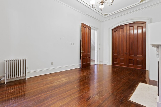 Building Photo - 277 Crown St