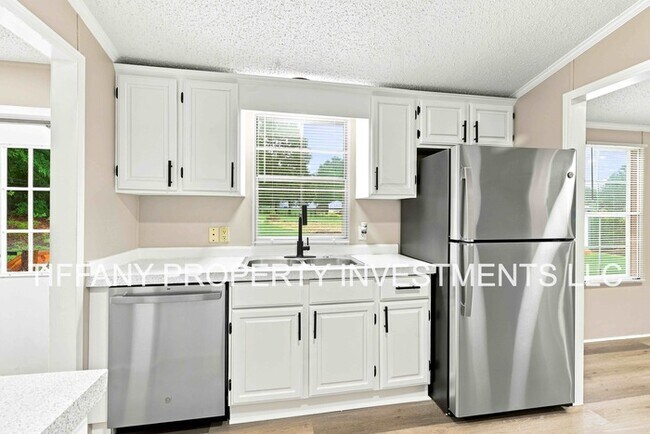 Building Photo - 148 Helen Young Dr