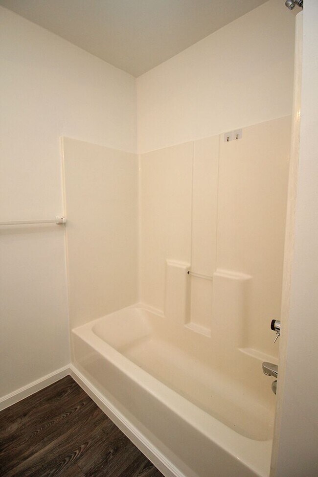 Building Photo - homeg01