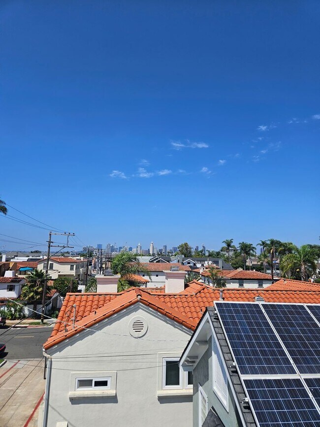 Building Photo - 3 Bedroom Plus Home with Roof Top Deck