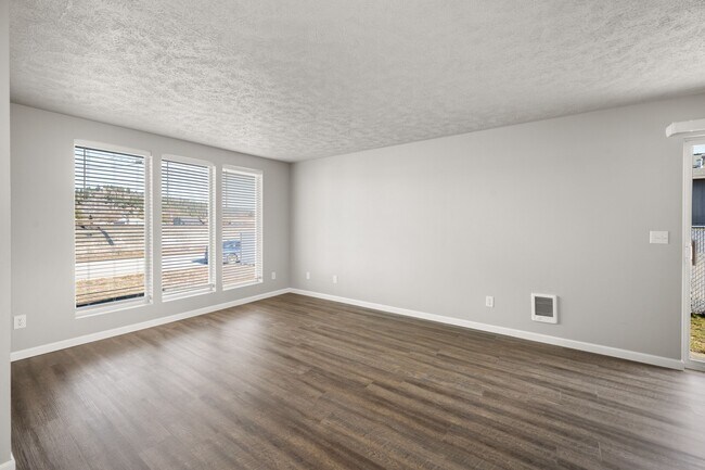 Building Photo - 11512 E Railroad Ave