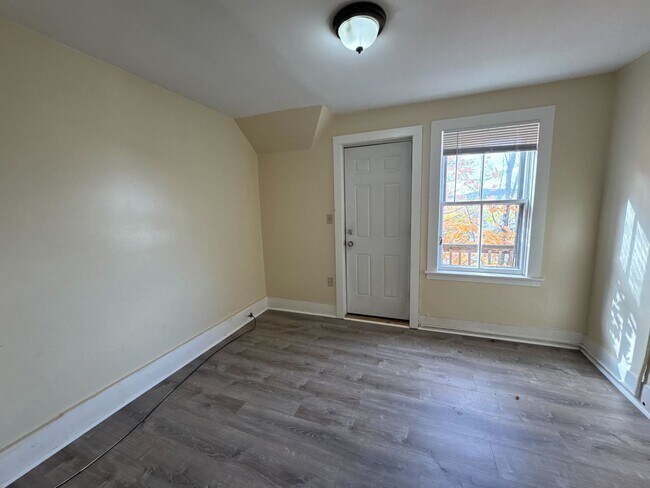 Building Photo - 16 Union St