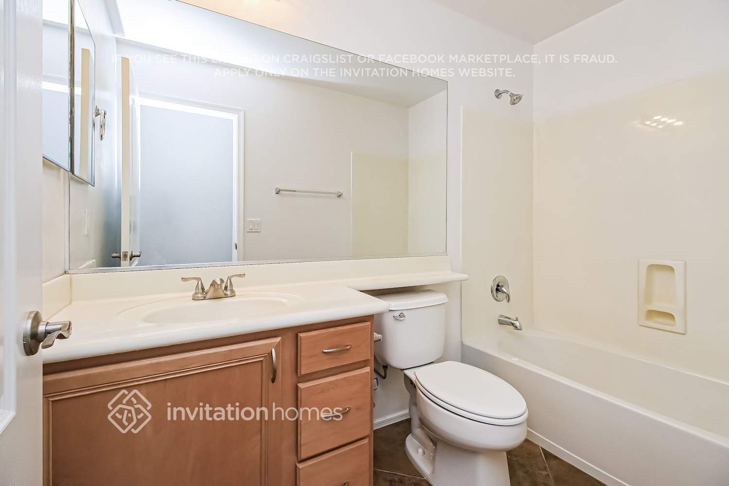 Building Photo - 2534 E Megan St