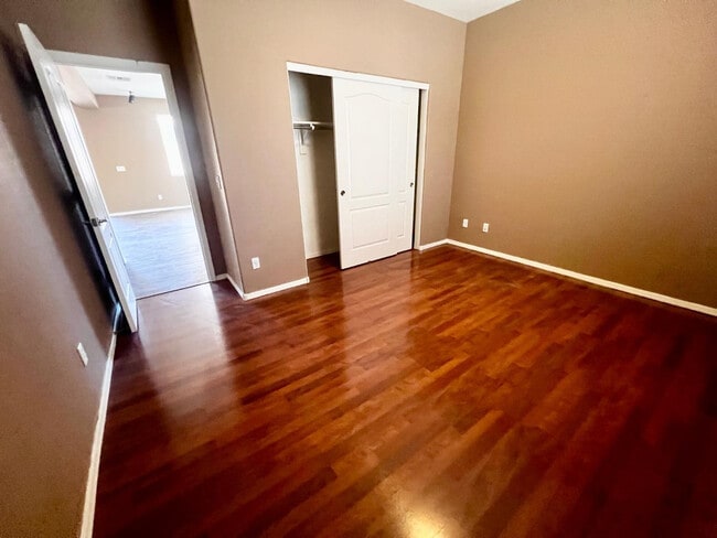 Building Photo - 879 E Stottler Dr