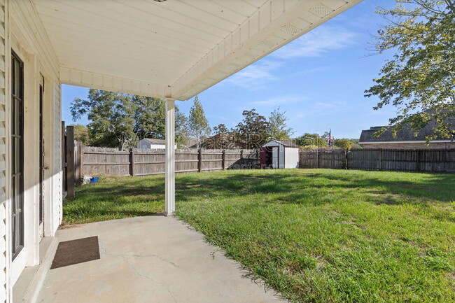 Building Photo - 12206 Breezeway Cir