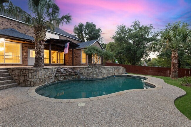 Building Photo - 545 Oak Hill Dr