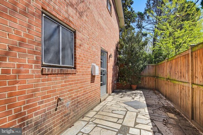 Building Photo - 9717 Hedin Dr